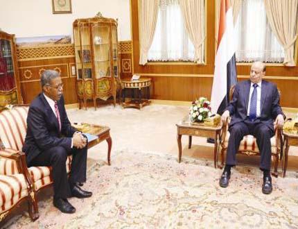 رئيس الجمهورية لدى استقباله ممثل منظمة الصحة العالمية في اليمن أمس